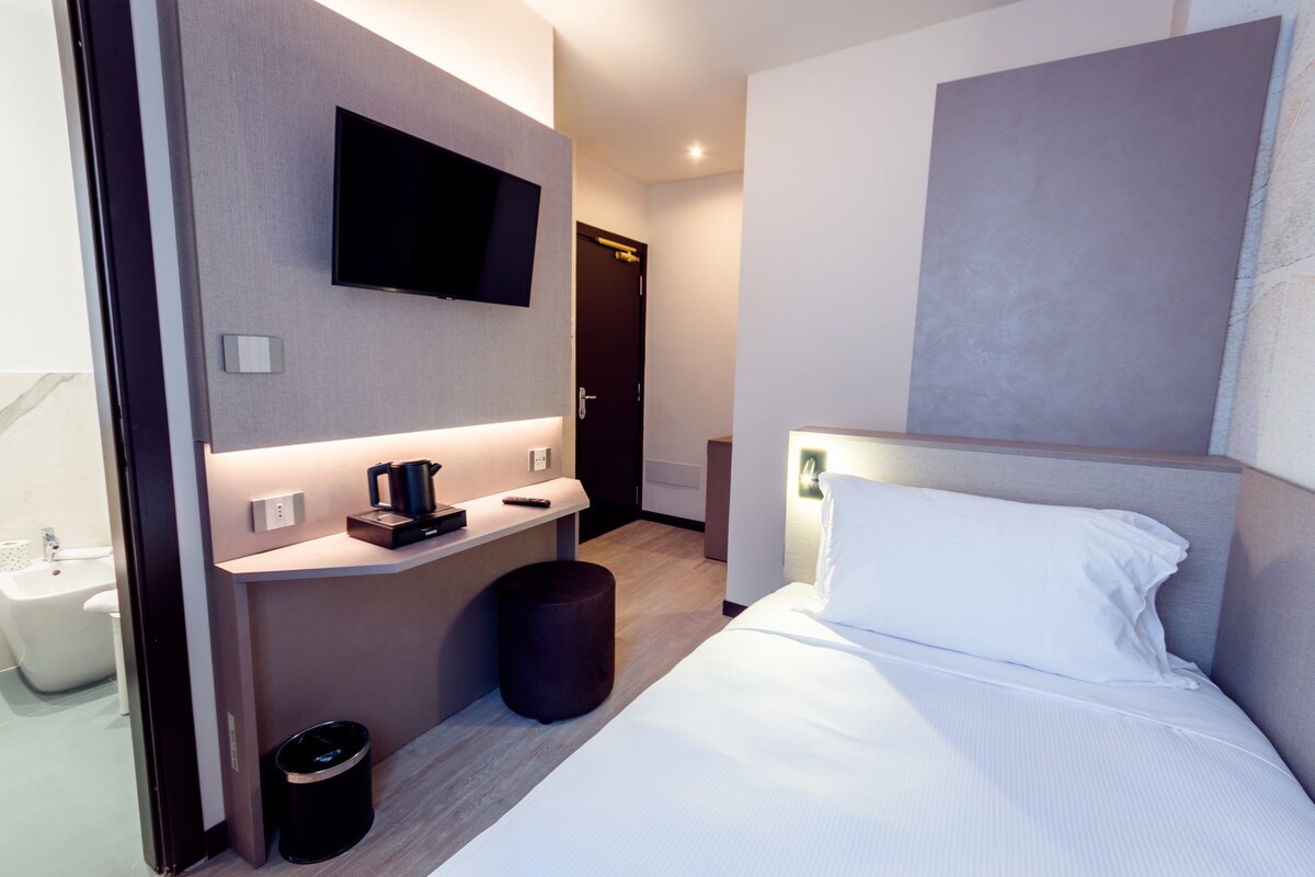 Single Room | Frette Italian sheets, premium bedding, down comforters, minibar