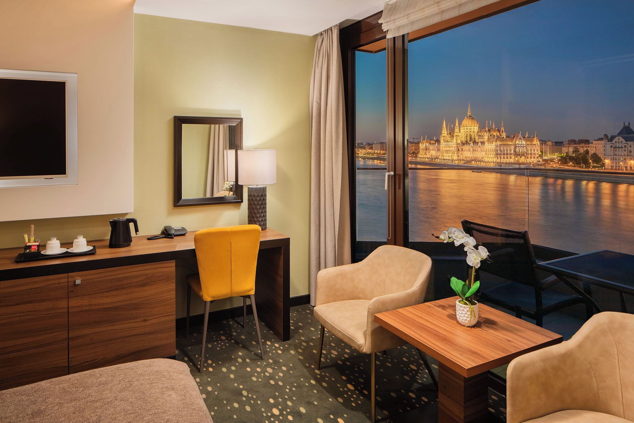 premium bedding, in-room safe, desk, soundproofing