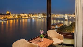 Literie de qualité supérieure, coffres-forts dans les chambres, bureau