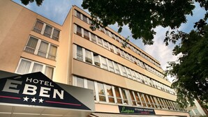Front of property - Hotel Ében (Budapest)