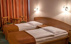 Desk, blackout drapes, free cribs/infant beds, WiFi - Hotel Ében (Budapest)