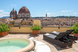 Suite with view and Jacuzzi | Terrace/patio - Hotel Machiavelli Palace (Florence)