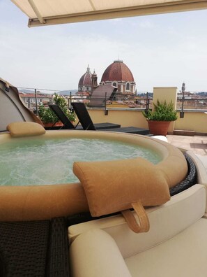 Suite with view and Jacuzzi | Terrace/patio