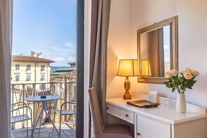 Double or Twin Room with View | Down comforters, minibar, in-room safe, desk - Hotel Machiavelli Palace (Florence)