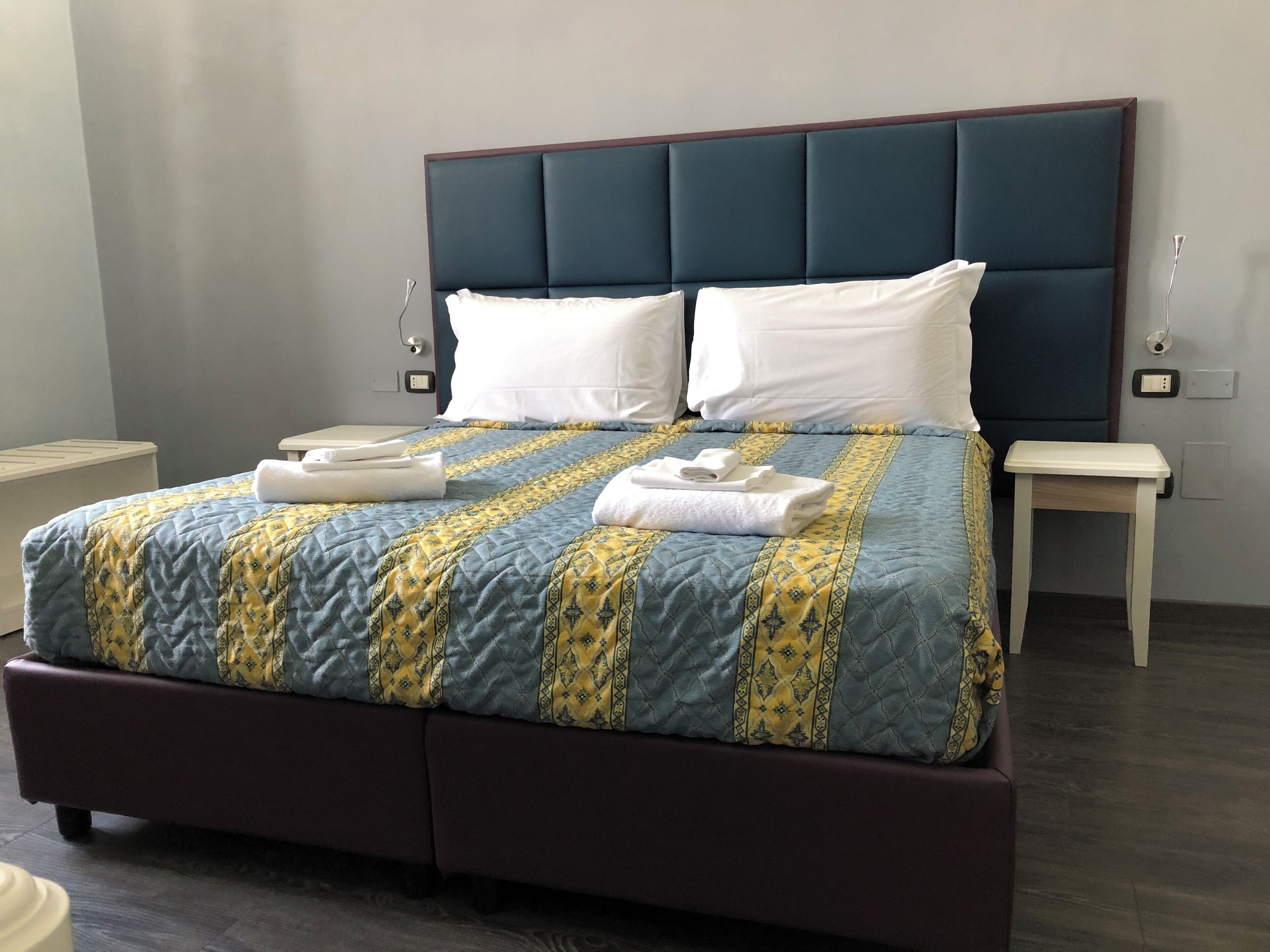 minibar, in-room safe, desk, laptop workspace