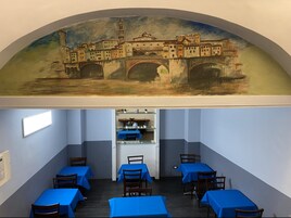 Sudah termasuk sarapan prasmanan setiap hari