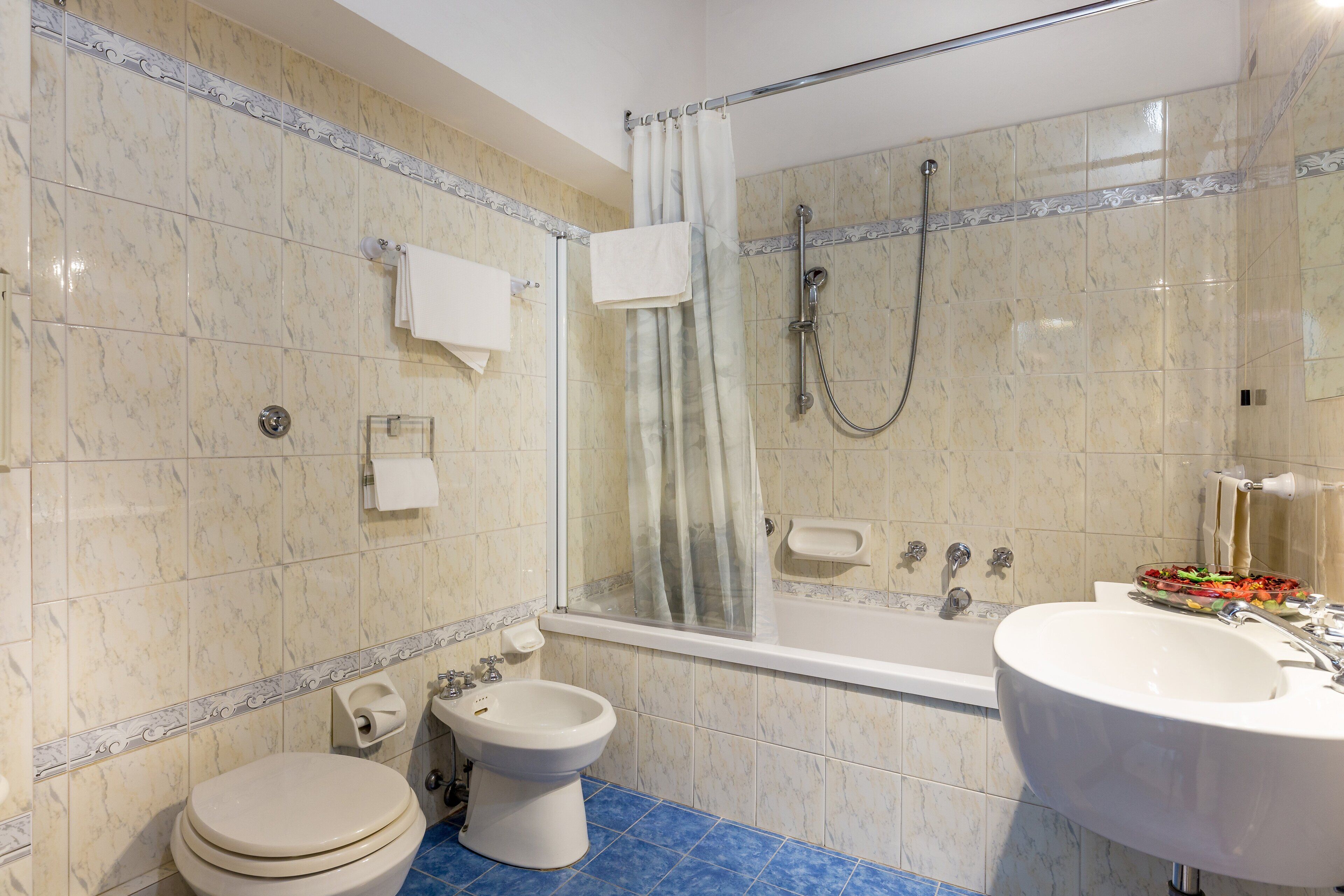 triple room, 1 bedroom | bathroom | free toiletries, hair dryer, bidet, towels