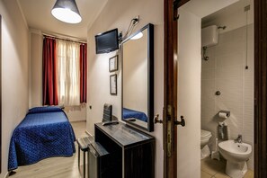 单人房 | 迷你吧、客房内保险箱、隔音、熨斗/熨板