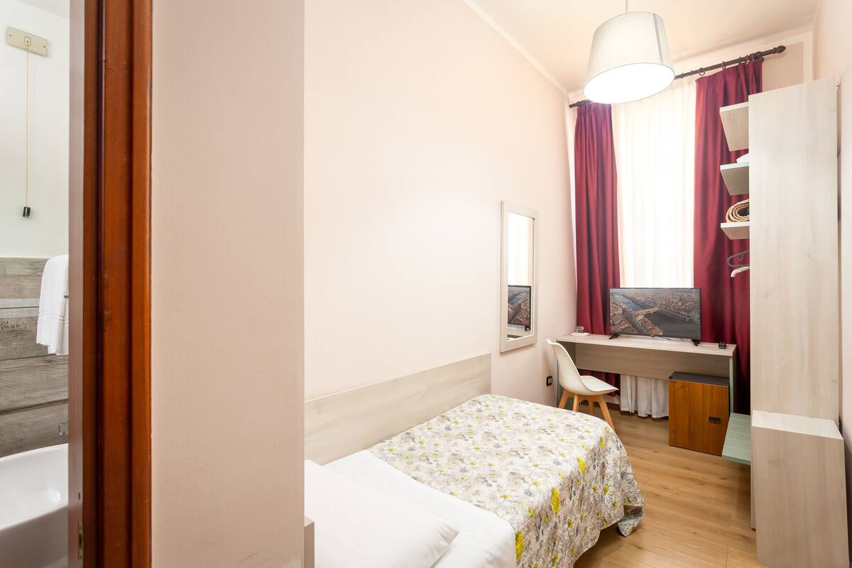 Single Room | Minibar, in-room safe, soundproofing, iron/ironing board (on request)