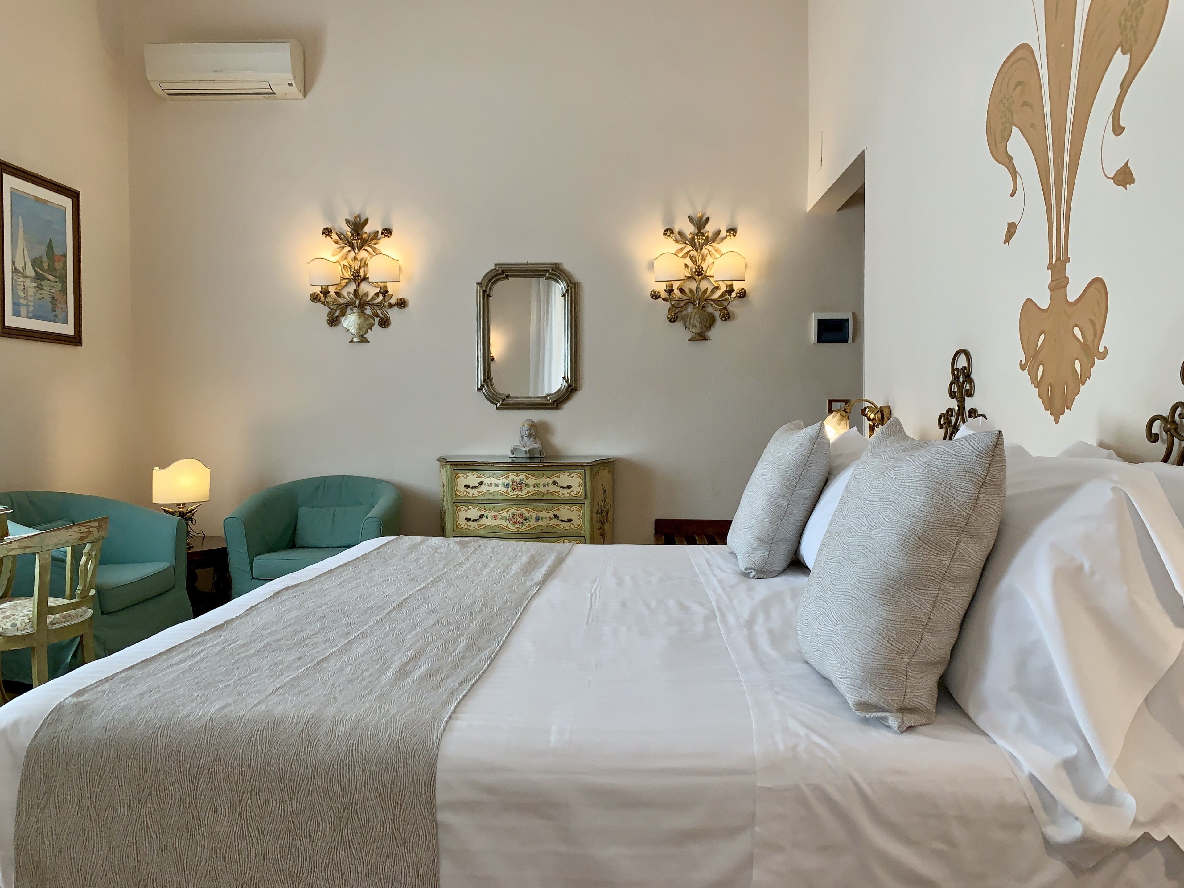 Comfort Room, 1 Queen Bed, Balcony | Free minibar, in-room safe, desk, free WiFi