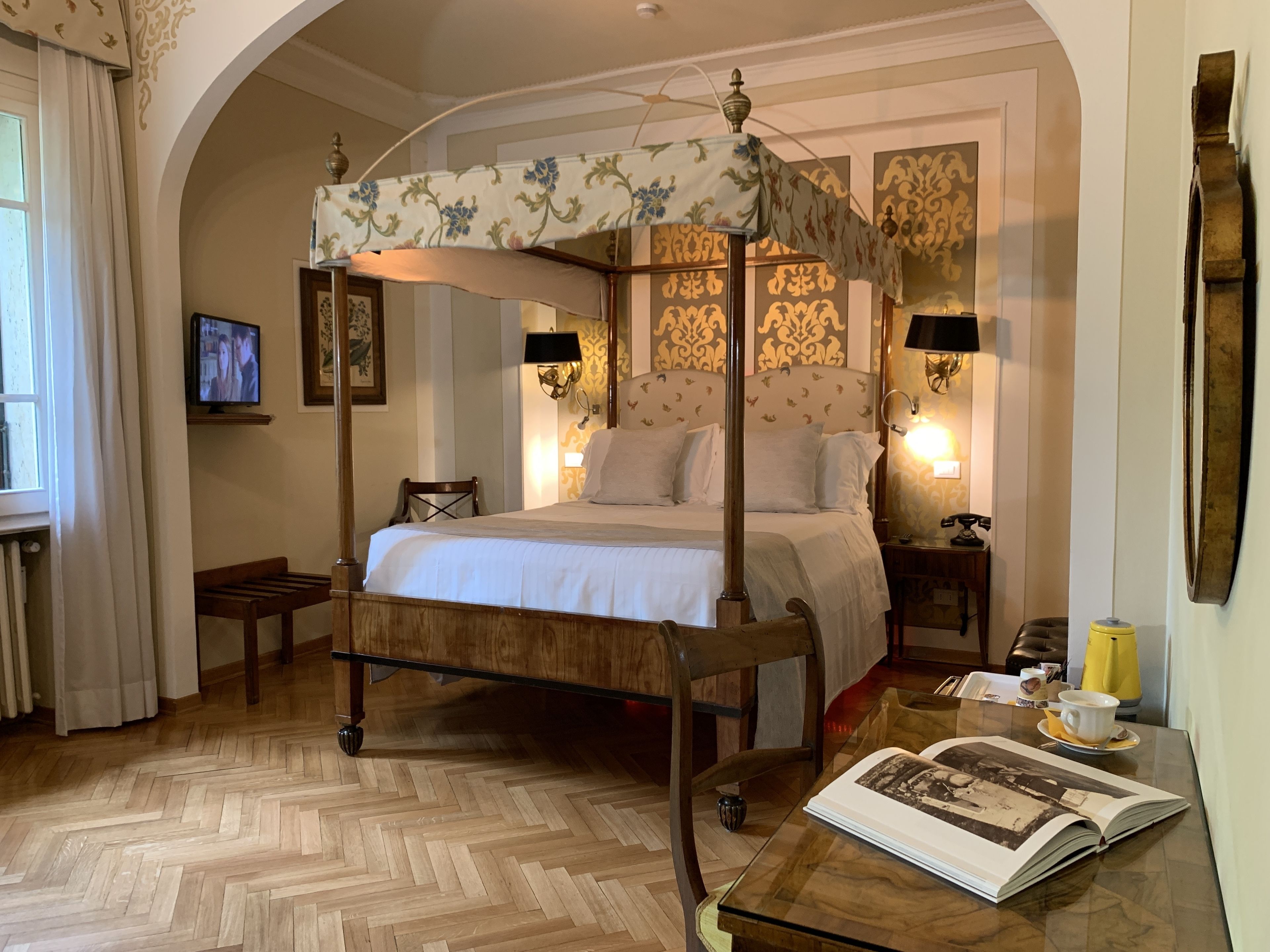 romantic double room | 1 bedroom, free minibar, in-room safe, desk