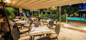 Food court