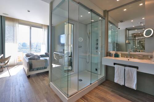 Habitación Deluxe, 1 cama doble, vistas al río | 1 dormitorio, edredones de plumas, minibar y caja fuerte