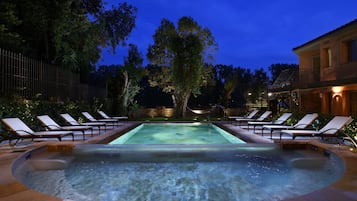 Indoor pool, seasonal outdoor pool, pool loungers