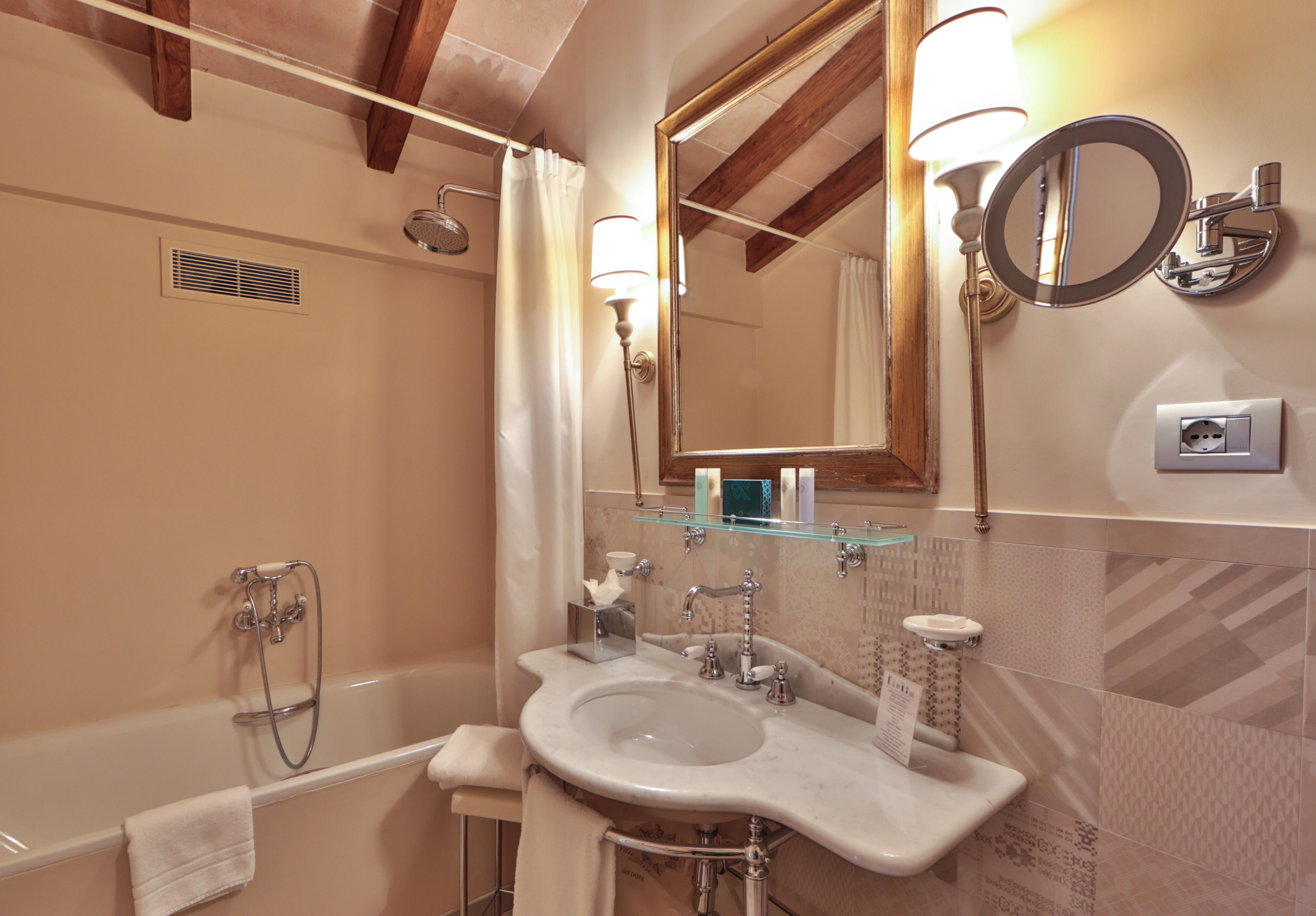 executive double room, river view (arno) | bathroom | separate bathtub and shower, jetted bath, rainfall showerhead