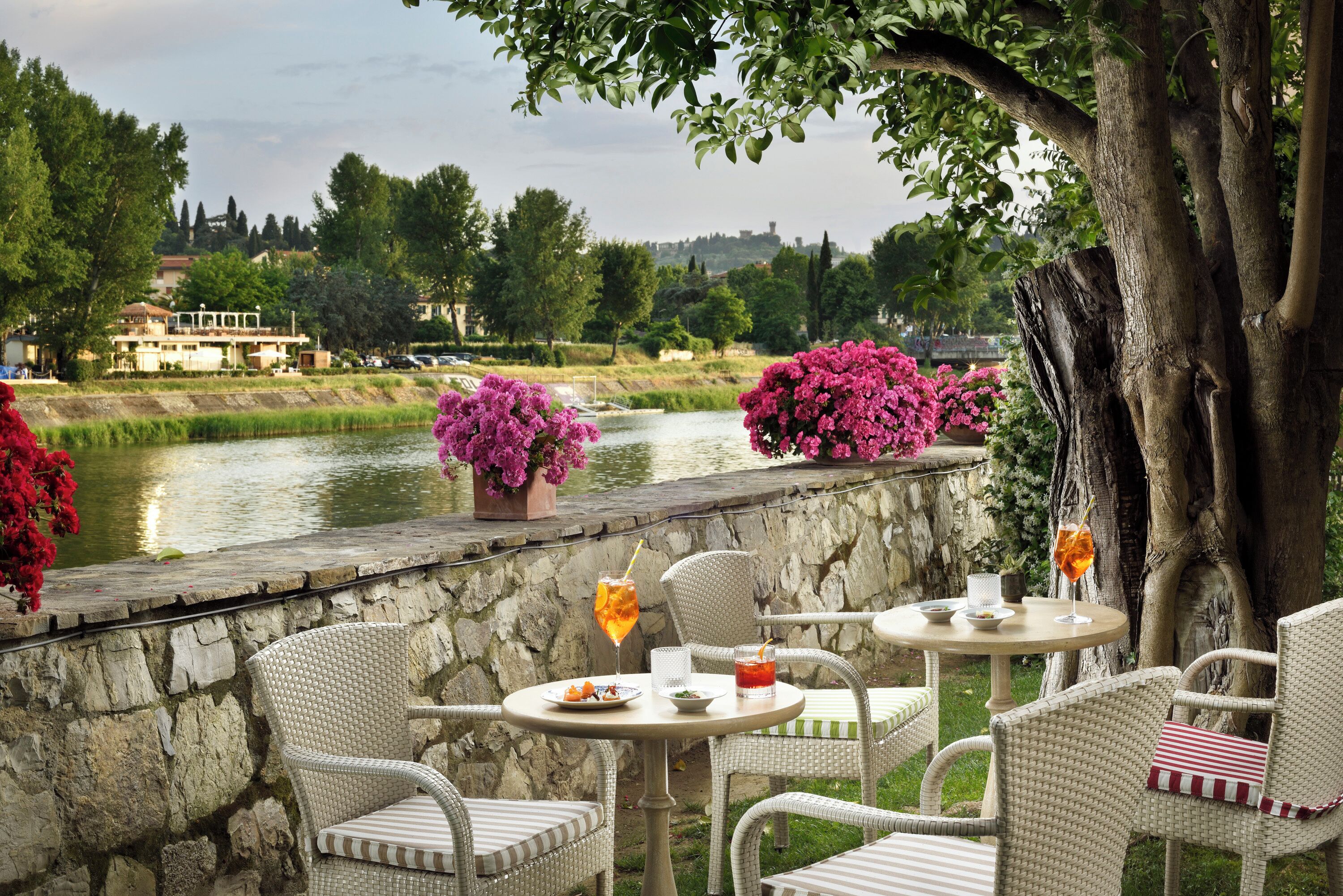 Bar en bord de piscine