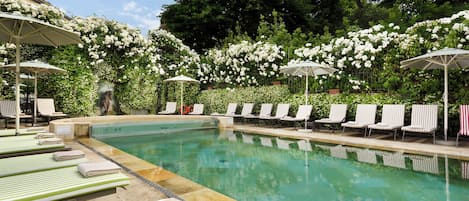 Piscine couverte, piscine extérieure (ouverte en saison)