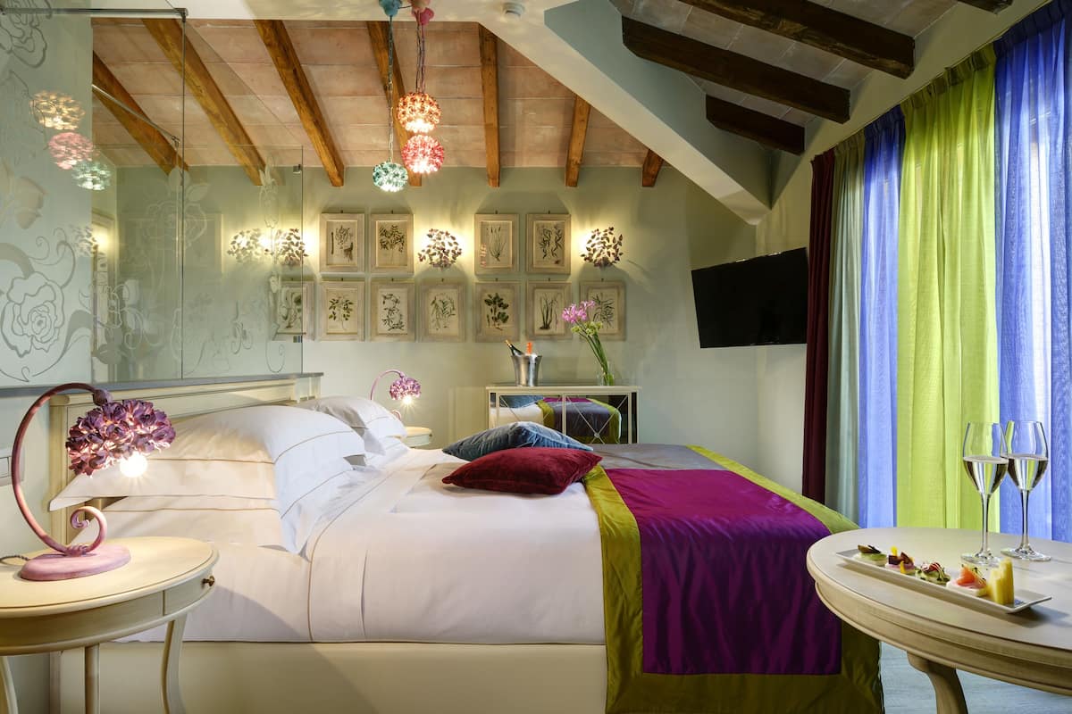Junior Room (La Botanica) | 1 bedroom, down comforters, minibar, in-room safe