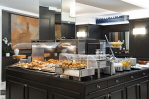 Daily full breakfast (EUR 15 per person)