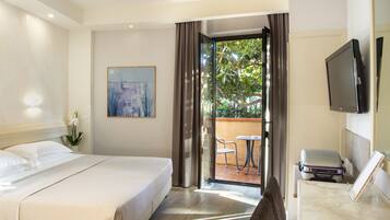 1 bedroom, Egyptian cotton sheets, premium bedding, down duvets