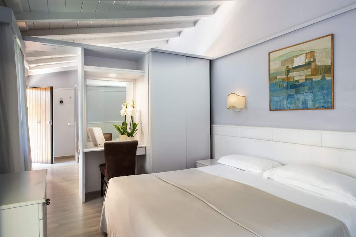 Classic Family Room, dépendance | 1 bedroom, Egyptian cotton sheets, premium bedding, down duvets