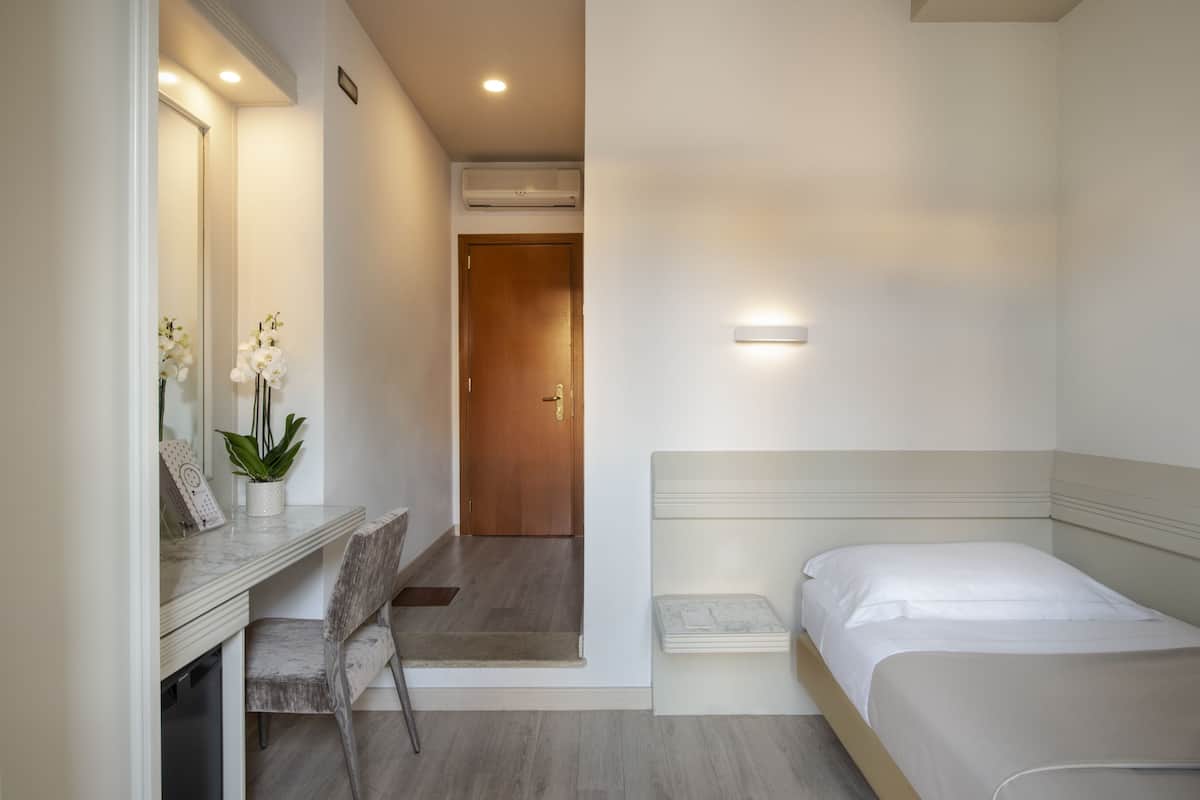 Standard Single Room | 1 bedroom, Egyptian cotton sheets, premium bedding, down duvets