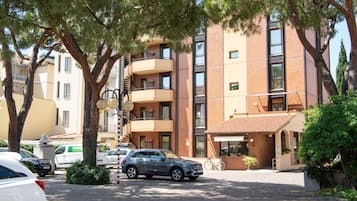 Parken ohne Service (25 EUR pro Tag)