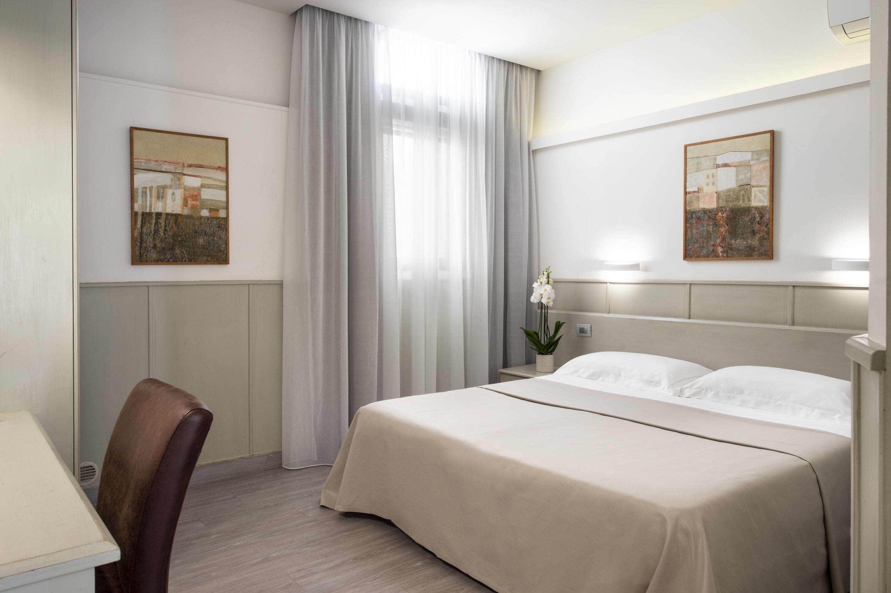 1 bedroom, Egyptian cotton sheets, premium bedding, down comforters