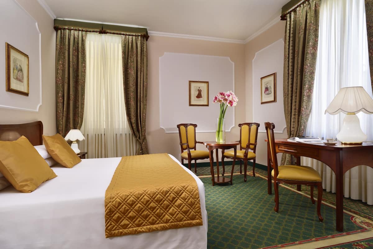 Kamar Triple | Minibar, brankas, meja kerja, dan kedap suara