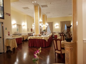 Petit déjeuner buffet compris tous les jours