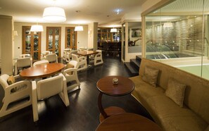 로비 좌석 공간