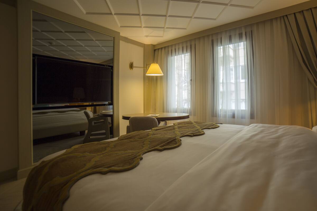 Premium bedding, minibar, in-room safe, desk