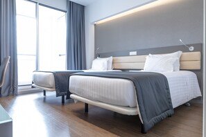 Superior Δίκλινο Δωμάτιο (Twin) | Χώρος εργασίας για λάπτοπ, κουρτίνες συσκότισης, ηχομόνωση 