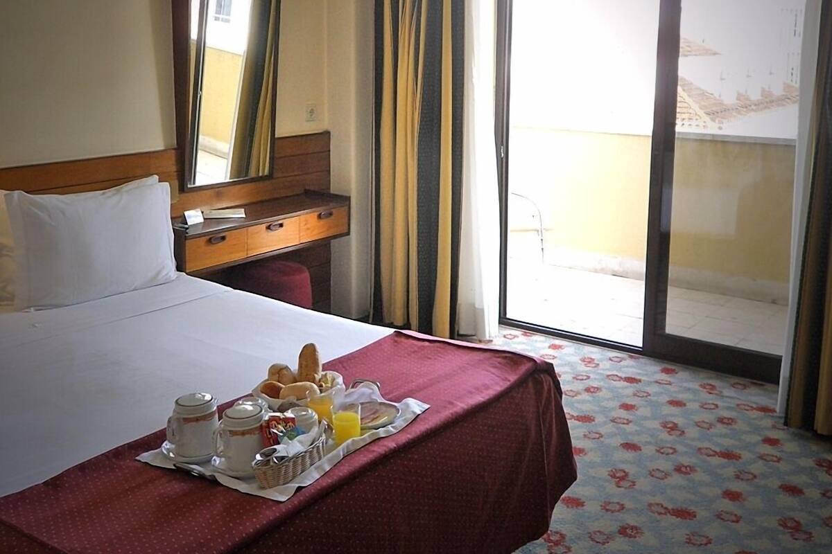 Triple Room | Minibar, in-room safe, desk, cribs (free)