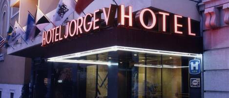 Façade de l’hébergement - soirée/nuit