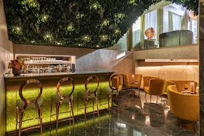 Bar (in der Unterkunft)