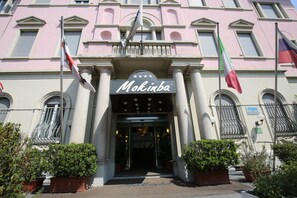 Property entrance - Mokinba Hotels Montebianco (Milan)