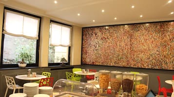 Desayuno buffet (EUR 10 por persona)
