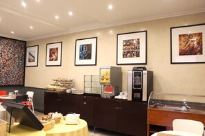 Enjoy meals and drinks in a comfortable setting with a long counter, coffee machine, and juice dispenser.