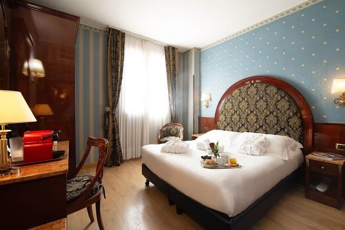 1 bedroom, down duvets, minibar, in-room safe