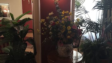 Daily continental breakfast (EUR 8 per person)