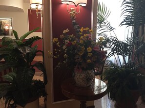 Daily continental breakfast (EUR 8 per person)