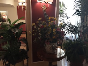 Daily continental breakfast (EUR 8 per person)