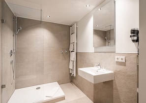 Superior Double Room (with air condition) | Bathroom