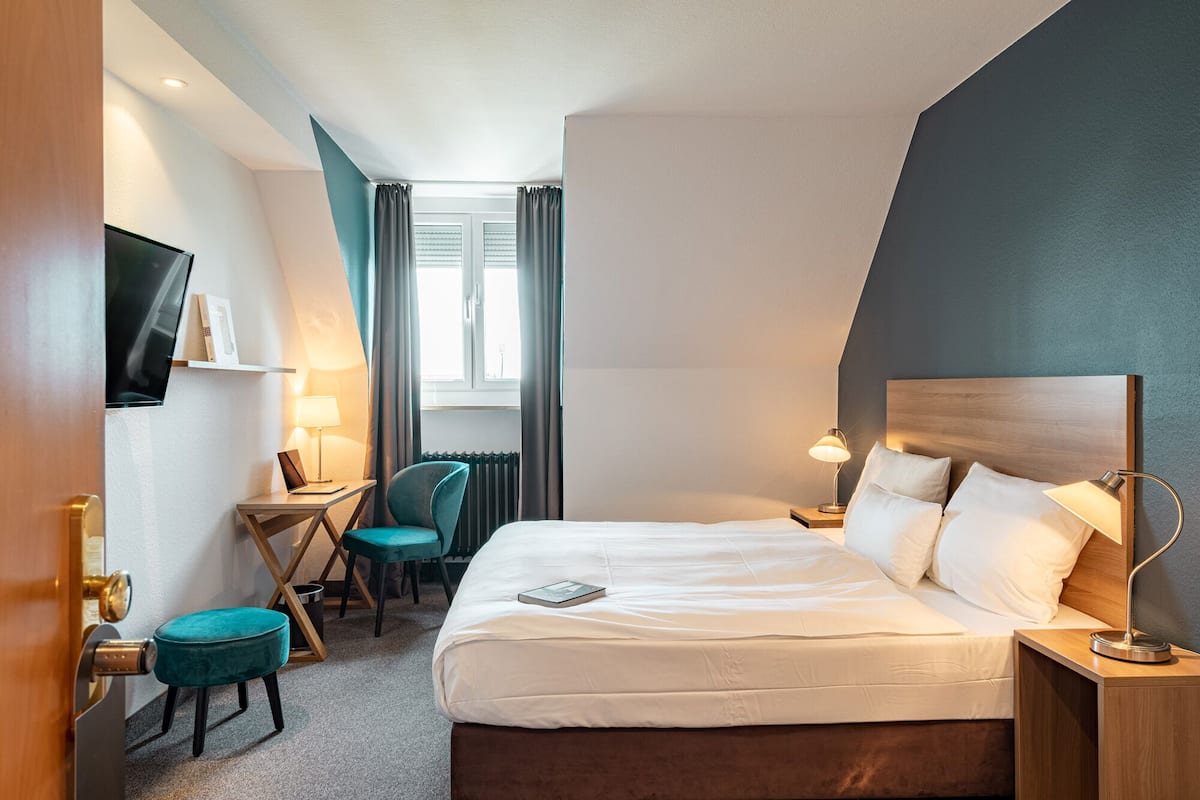 Comfort Double Room | Hypo-allergenic bedding, in-room safe, desk, blackout drapes