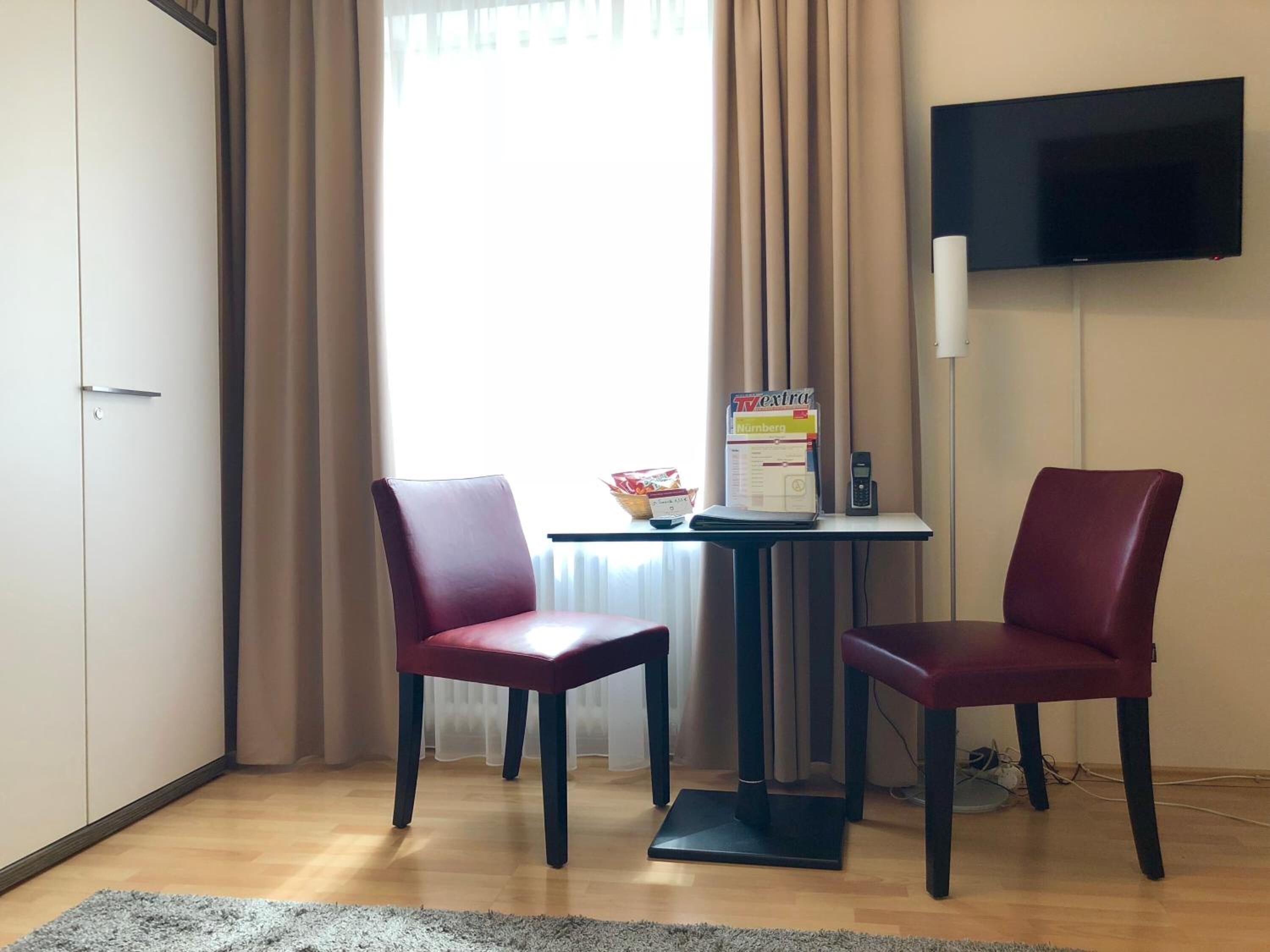 1 bedroom, hypo-allergenic bedding, minibar, in-room safe