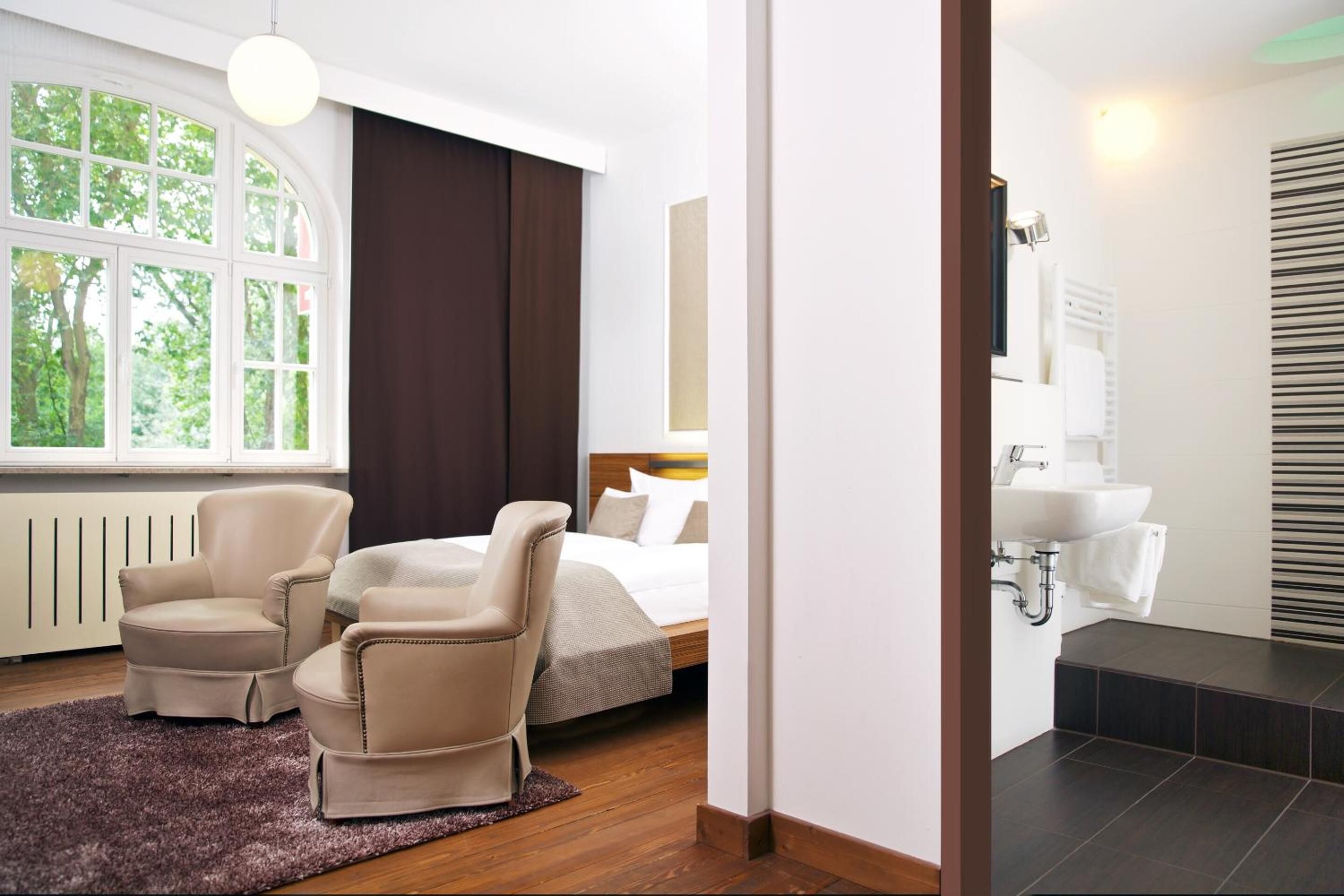 1 bedroom, hypo-allergenic bedding, minibar, in-room safe