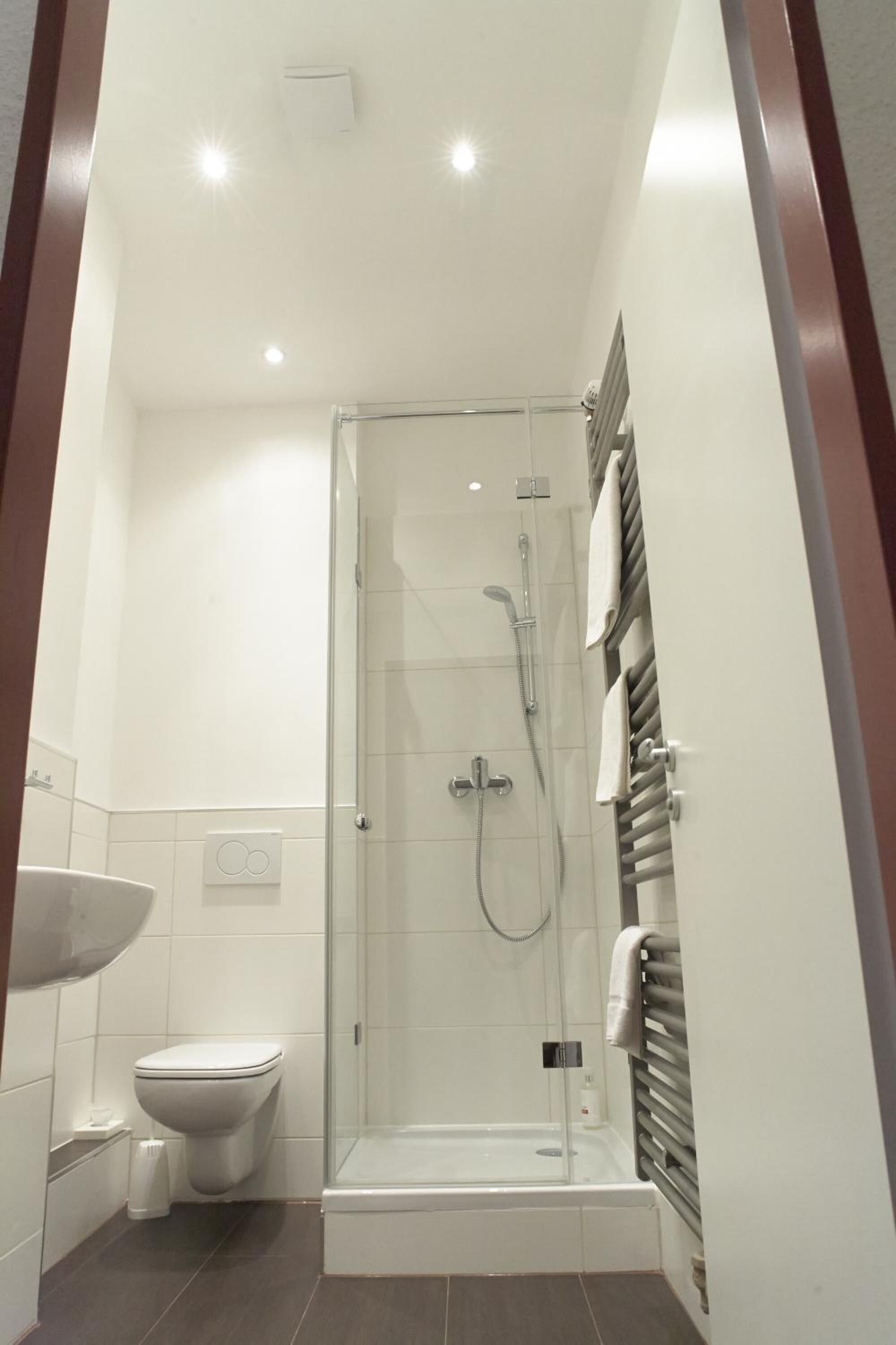 shower, free toiletries, hair dryer, slippers