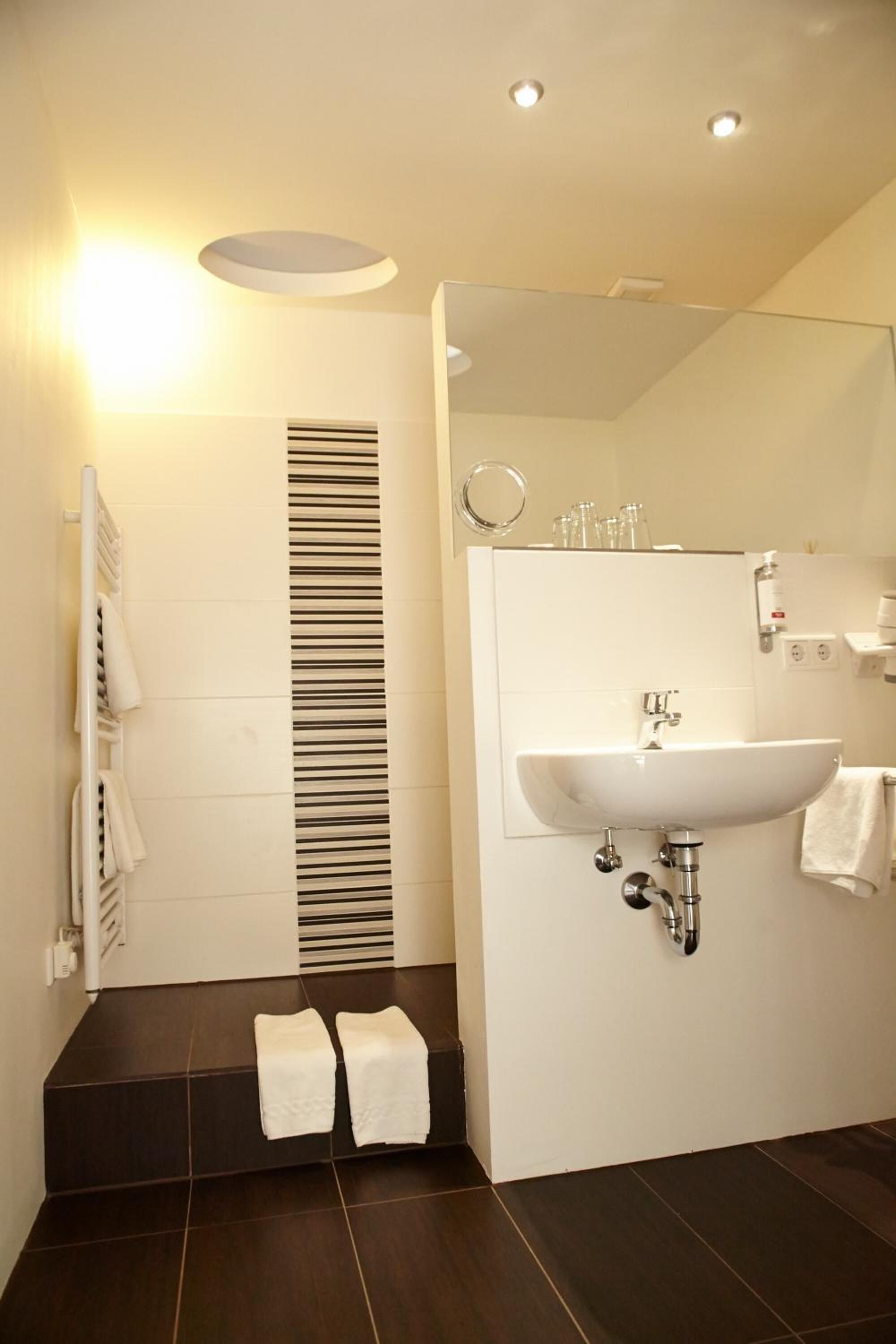 shower, free toiletries, hair dryer, slippers