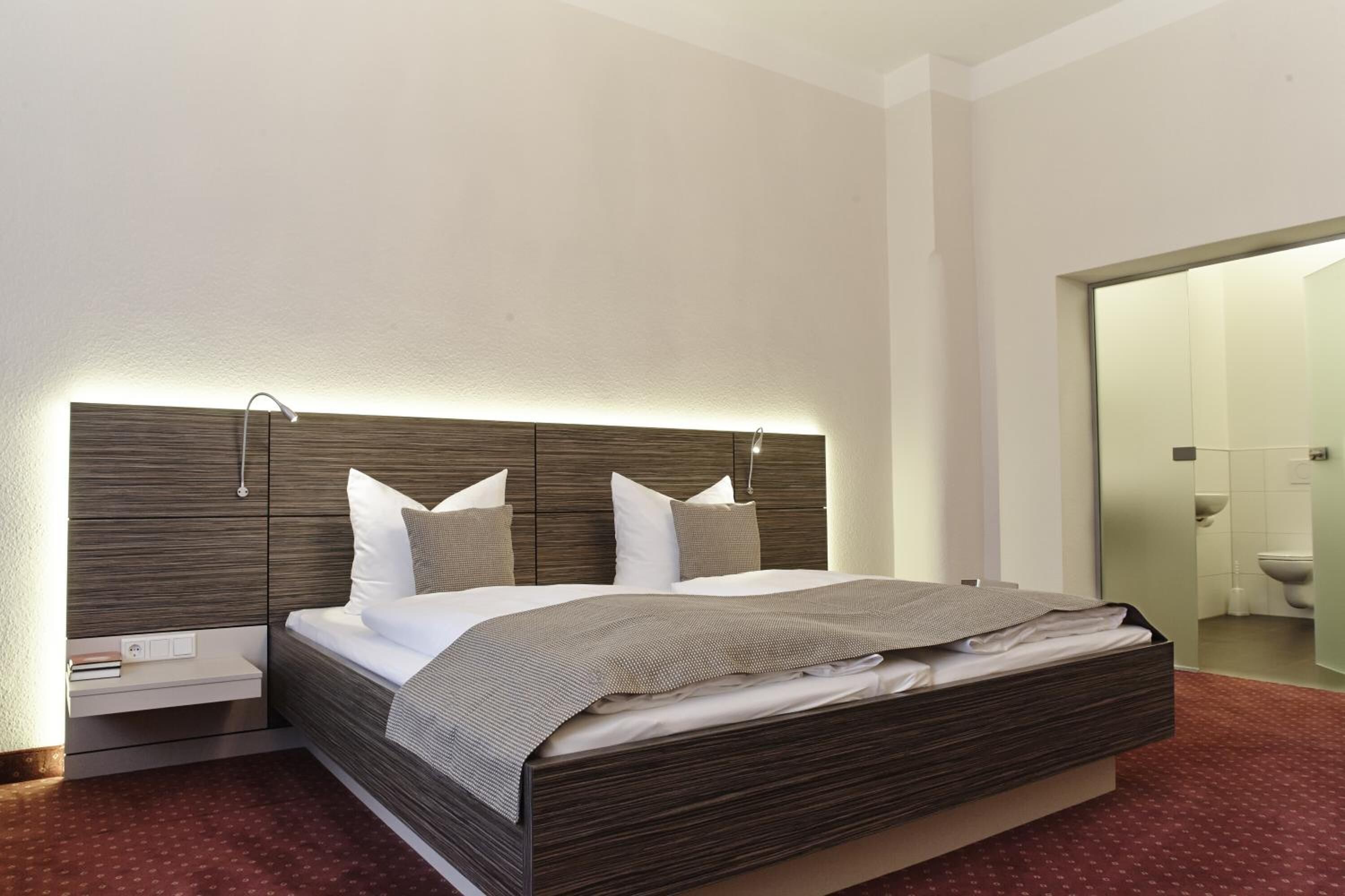 1 bedroom, hypo-allergenic bedding, minibar, in-room safe